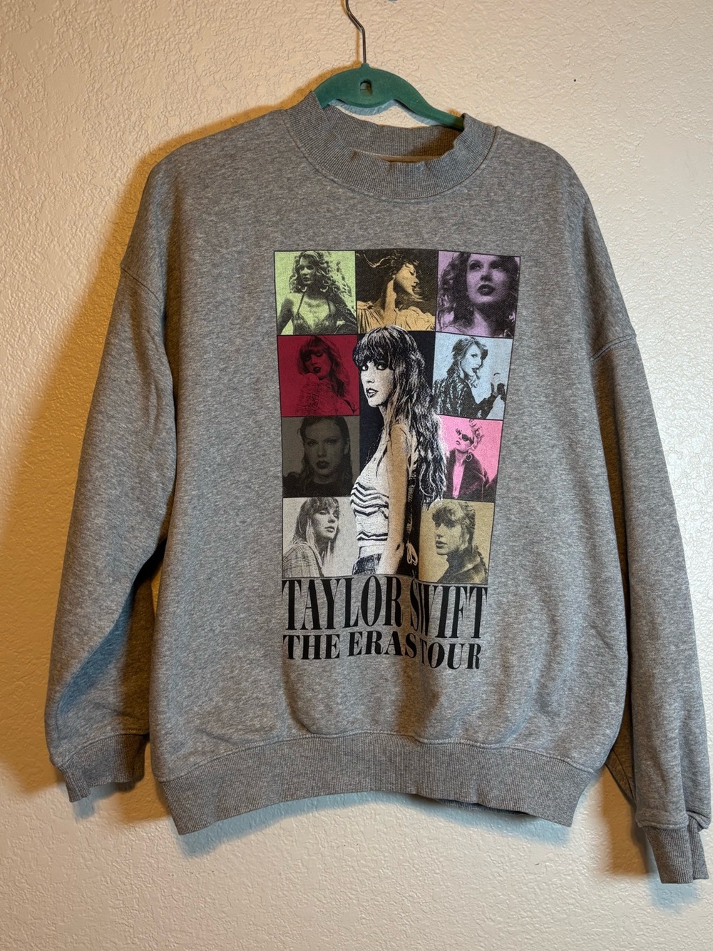 Taylor Swift Eras Tour Crewneck Sweatshirt Gray Graphic Pullover
L / XL Merch